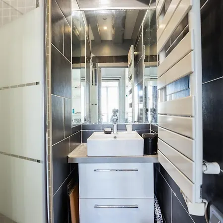 Design With View On The St-martin Canal Apartment *