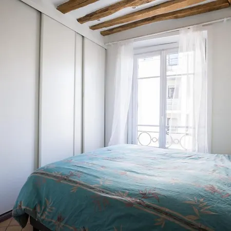Apartment Design With View On The St-martin Canal *